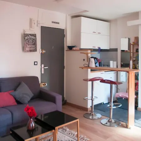 Studio 21 Mquiet And Bright For 2 In Paris Apartment *